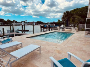 Awesome Waterfront Villa with new private pool